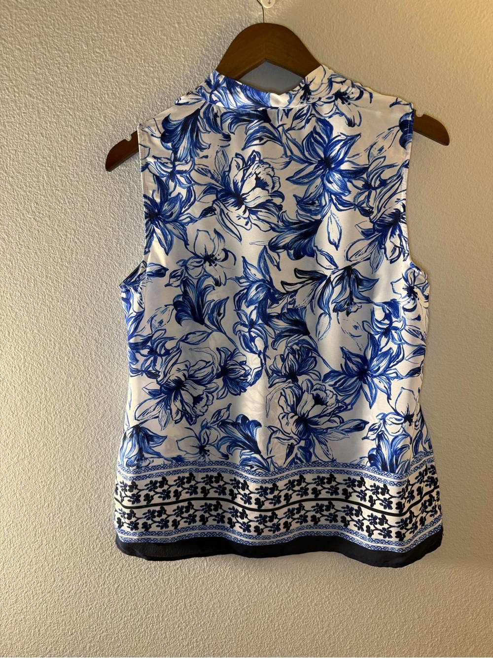 Anne Klein White and Blue Floral Sleeveless Tie-Neck Camisole - Picture 5 of 7